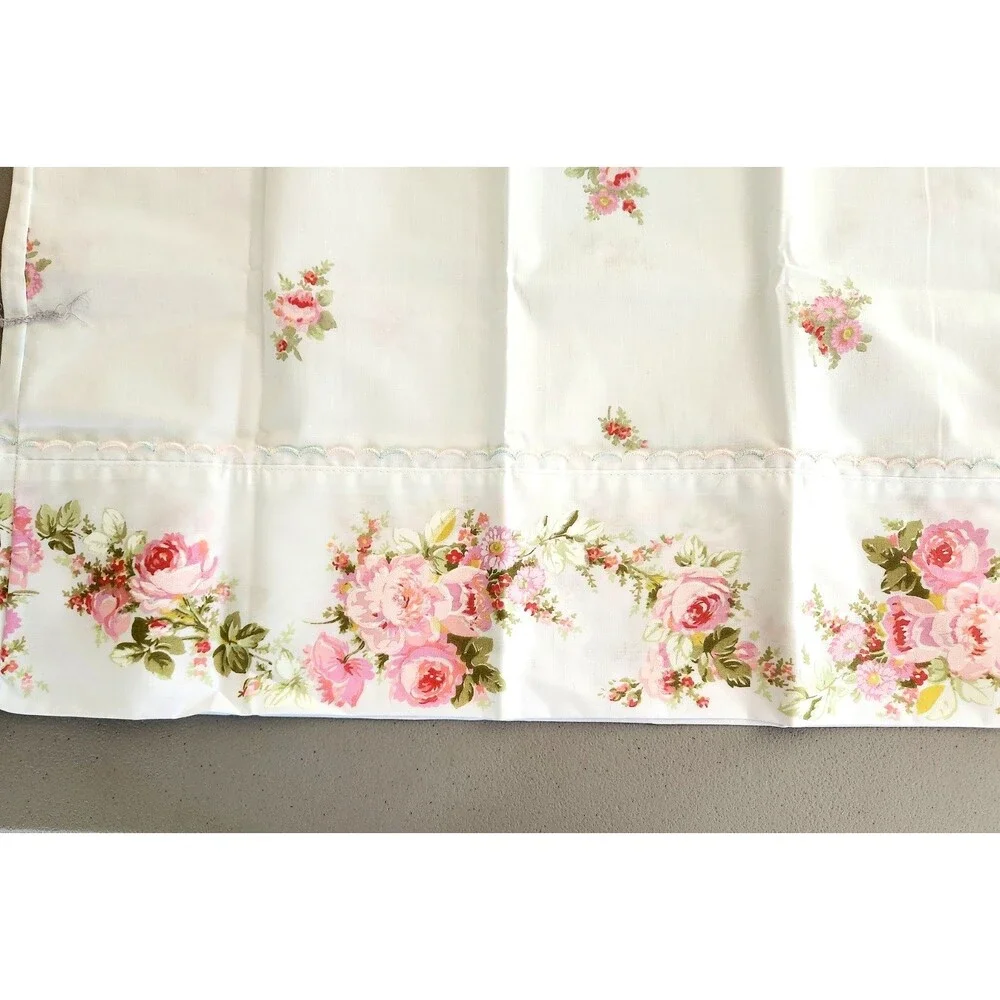 A Pair Of Vintage Cotton Queen Sz. Pillowcases Roses Cottagecore Farmhouse #04